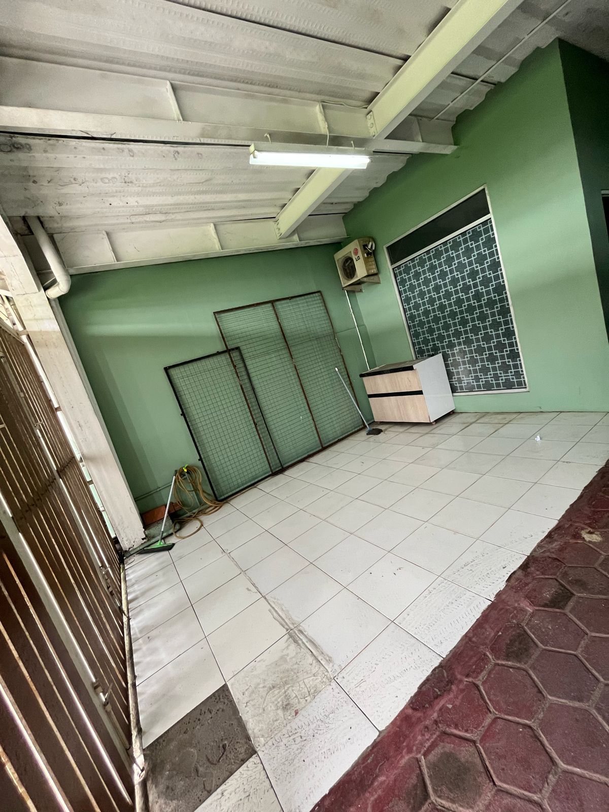 Rumah Dijual di Jalan Cilemah Abang Raya Cikarang Pusat 